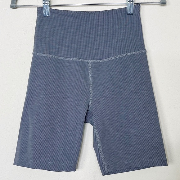 Beyond Yoga Ribbed Grey High Rise Biker Shorts Size Small - Picture 4 of 11